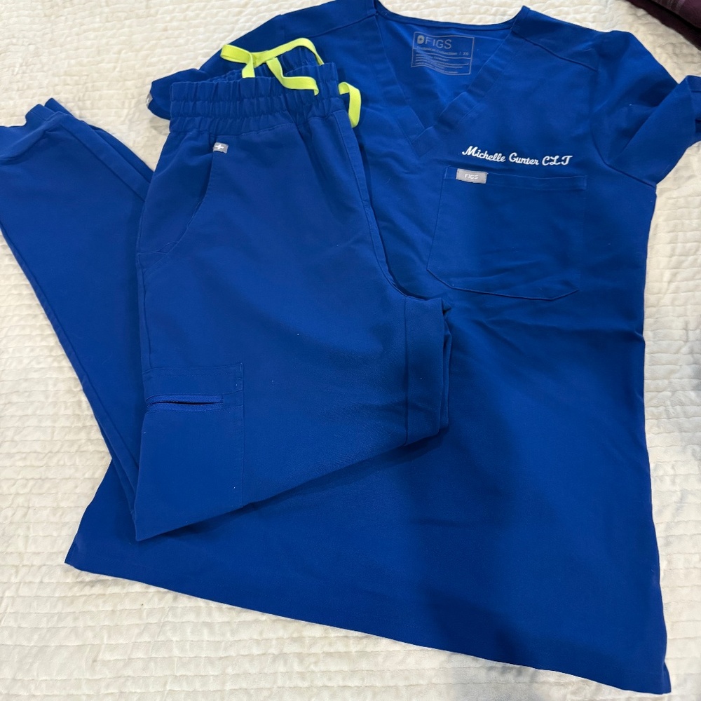 Gently Used FIGS Scrubs – Size XS 💖